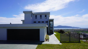 White House, Paraparaumu